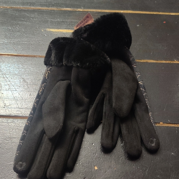 Echo Elegant Black and Gold Patterned Gloves - Picture 5 of 12